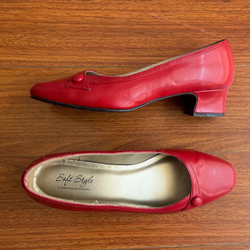 Hush Puppies Soft Style Women's Almond Toe Chunky Kitten Heels Red Button 8W